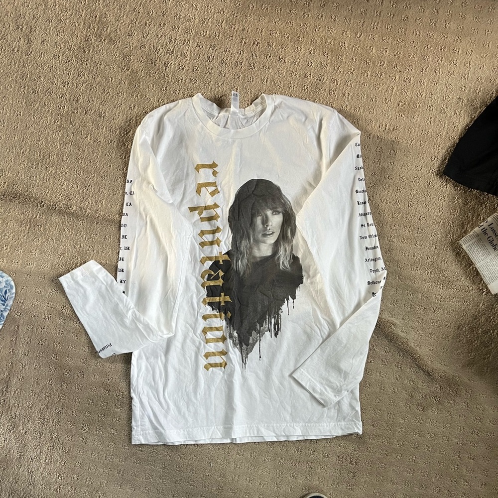 NWOT Taylor Swift long sleeved T-shirt